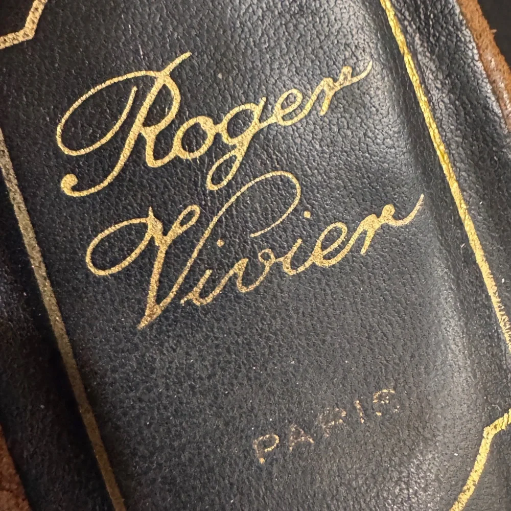 Roger Vivier chic tan